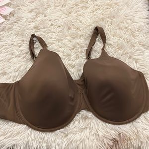 #135. Skims 42d oxide t-shirt padded bra